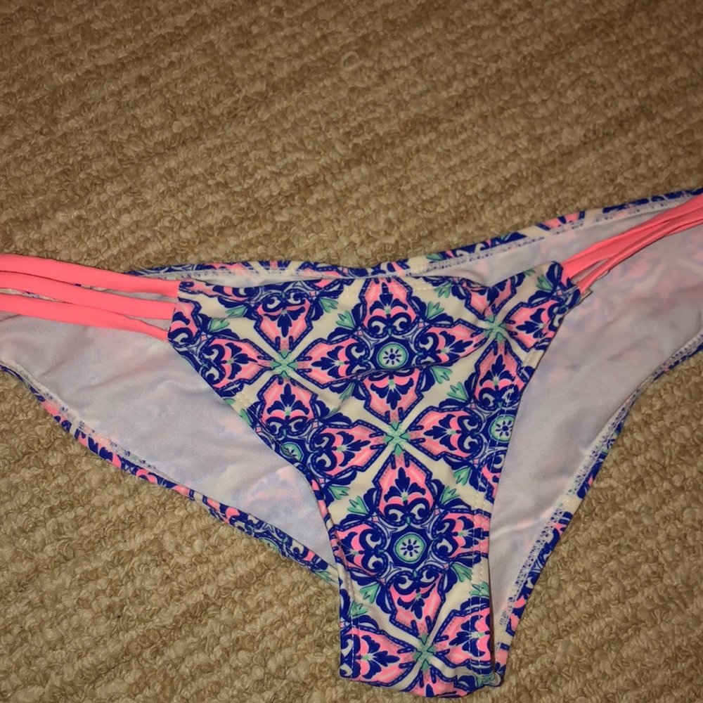 Cute, bum flattering swim bottoms